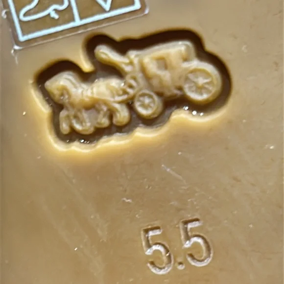 Coach Dylan Horse and Carriage bootie in walnut leather. Inner zipper. Size 5.5 - Picture 5 of 8